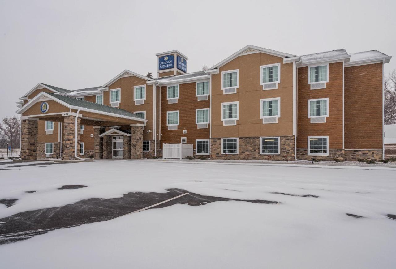 Cobblestone Hotel & Suites - Hutchinson Exterior photo